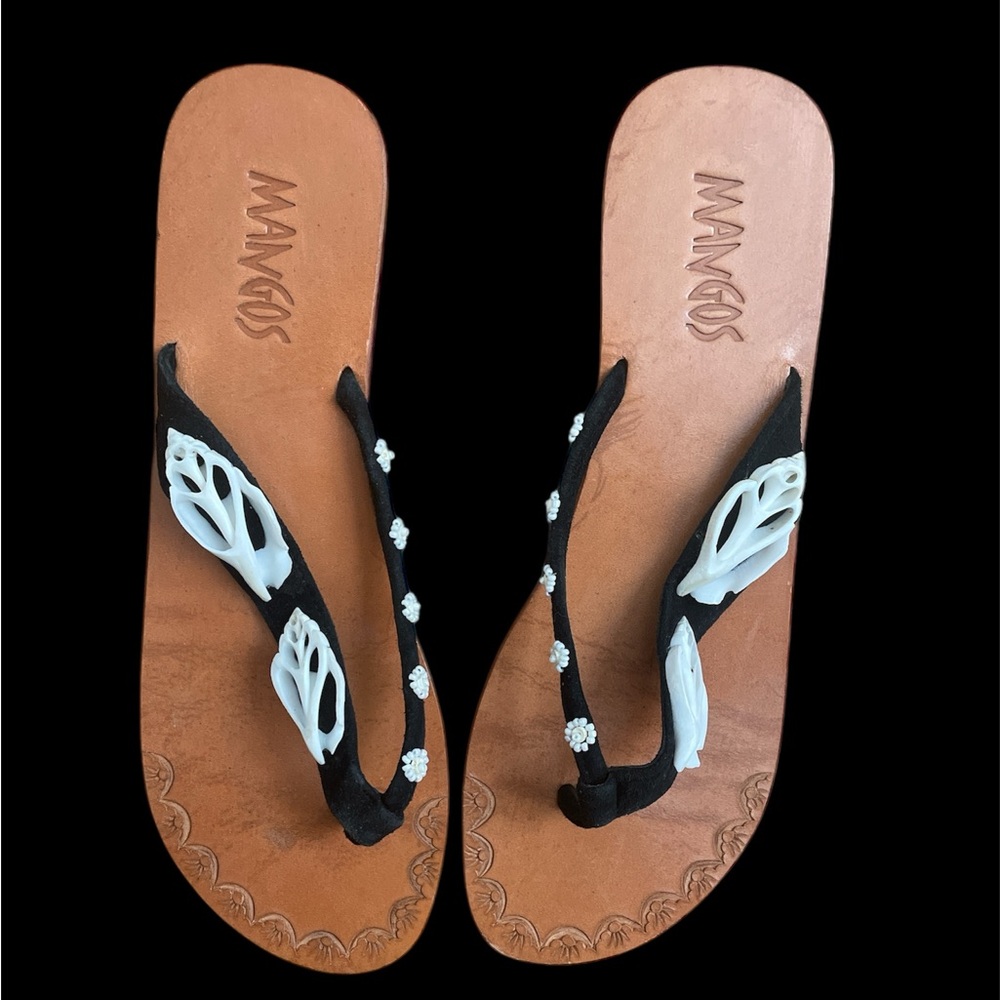 Mangoes woman’s T-strap sandals size 7